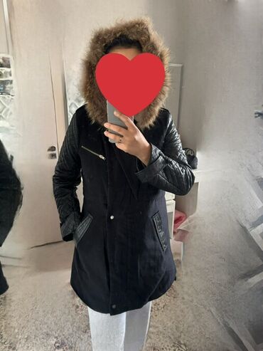 мужское зимнее пальто с капюшоном: Продаю б/у вещи в отличном состоянии качественные Парка размер м-л