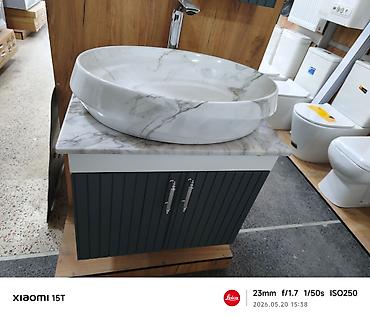 moydadır nədir: Mərmər naxışlı üstü və dairəvi ştapel qabı ilə hamam üçün lavabo — 1