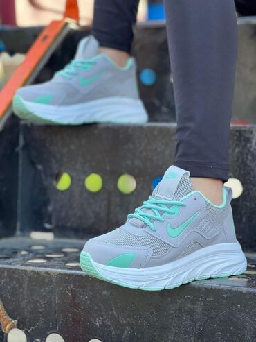 Women's Sneakers and athletic shoes: 36-40 3500 L — 6