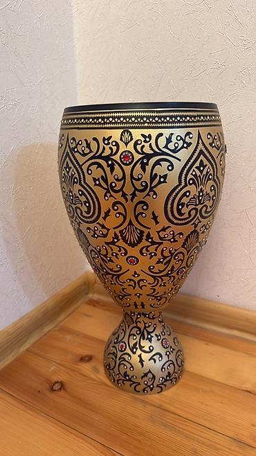 Vazalar: Bir vaza, Metal — 2
