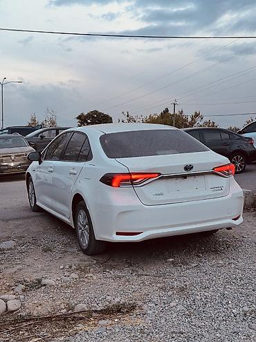 Toyota: Toyota Corolla: 2022 г., 1.8 л, Вариатор, Гибрид, Седан — 5