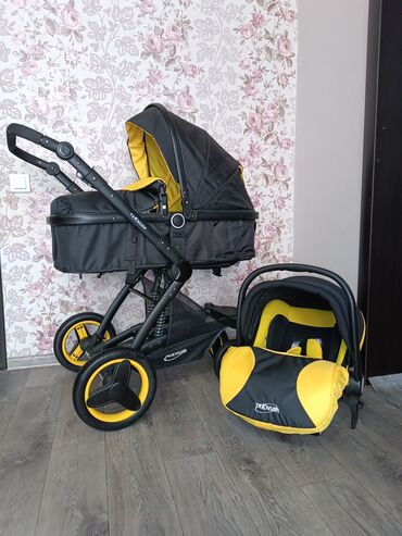 коляски для детей: Коляска, цвет - Желтый, Б/у