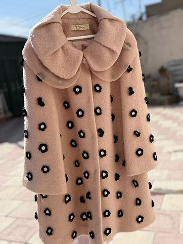 Dəstlər, kostyumlar: Qadın üst geyimləri dəsti 1) Qara qısa jaket - Model: asimmetrik ön — 16