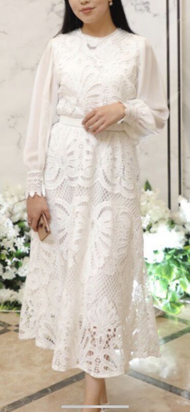 белые платье: Вечернее платье, Длинная модель, С рукавами