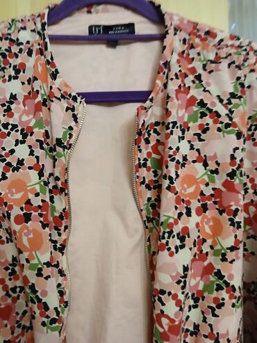 Верхняя одежда: Продам Детский боибер и джинсовый пиджачок. 1) Детский цветной at lalafo.kg — 3 Верхняя одежда: Продам Детский боибер и джинсовый пиджачок. 1) Детский цветной — 3