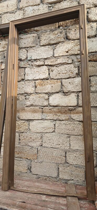 Giriş qapıları: İşlənmiş Giriş qapısı Glazok ilə, Zəmanətsiz, Ödənişli quraşdırma, Ünvandan götürmə — 11