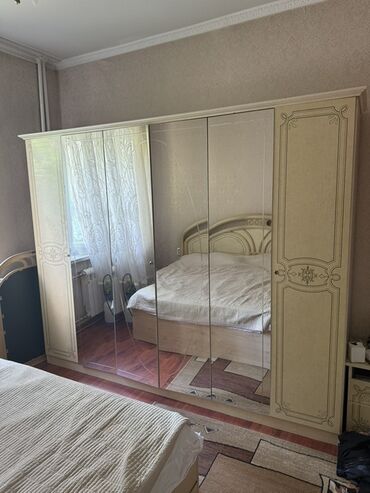 кодовый замок на дверь: Кийим салуучу шкаф, Түз