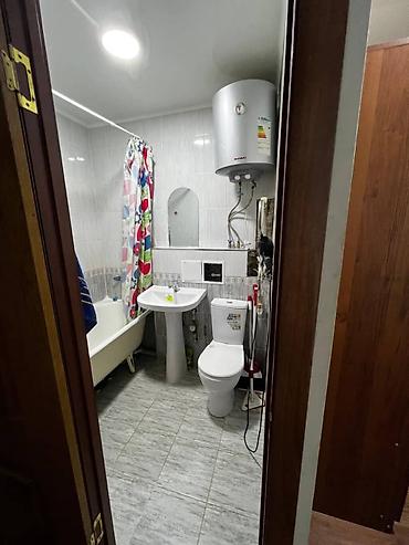104: 1 комната, 32 м², 4 мкр 104 серия, 4 этаж, Косметический ремонт — 4