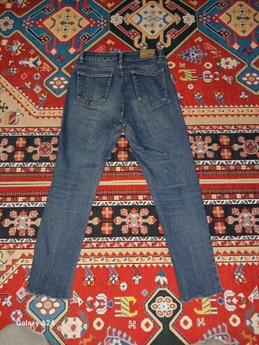 скупка бу вещи: Актуальные прямые джинсы от H and M очень удобны в ношении