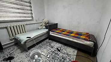 silver kitchen: 3 эшиктуу шкаф ортосунда кузгусу менен ичи кэнен, диван 2шт матрасы — 6