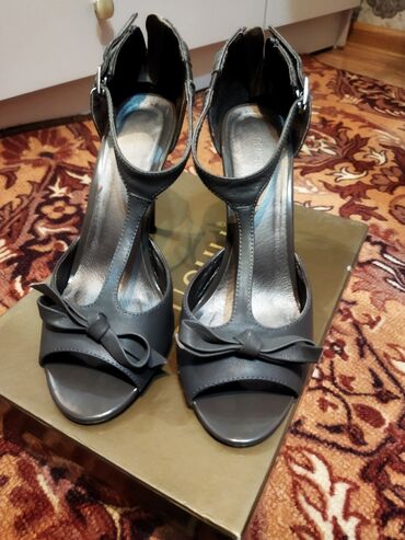обувь женская сапоги: Продаю босоножки Reuchll. В идеальном состоянии, надевали пару раз