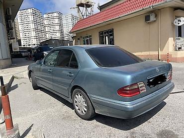 w210 panel: Mercedes-Benz E-Class (W210) sedan - Gövdə: 4 qapılı sedan, açıq mavi — 4