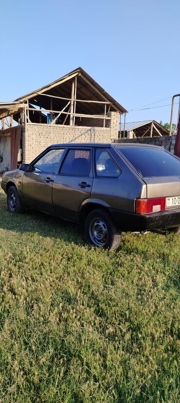 VAZ (LADA): Tünd boz rəngdə olan VAZ 2109 modeli satılır. Maşın yaxşı
