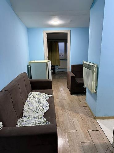 Mənzillər: 1 otaqlı mənzil (studiyaya yaxın plan) – mərkəzi istilik radiatorları — 8