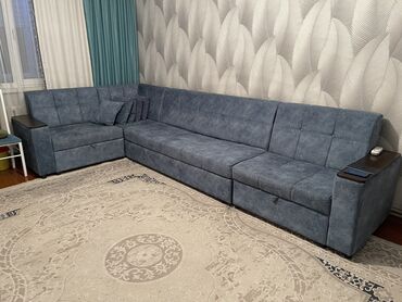 угловой диван со столом ош: Угловой диван, цвет - Голубой, Б/у
