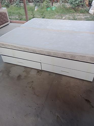 study table: Спальный кровать 
Состояние - жакшы
Экоосу Бир 10000 — 3