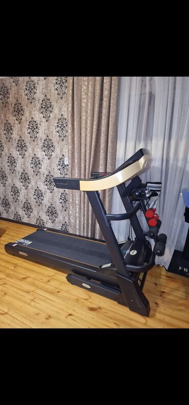 Maskalar, eynəklər: Volksgym qaçıș trnajoru Çox az ișlənilibhəkim qadağa qoyduğu uçun
