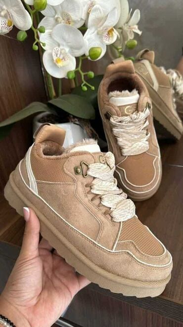 Čizme: 36-41 3300 — 11