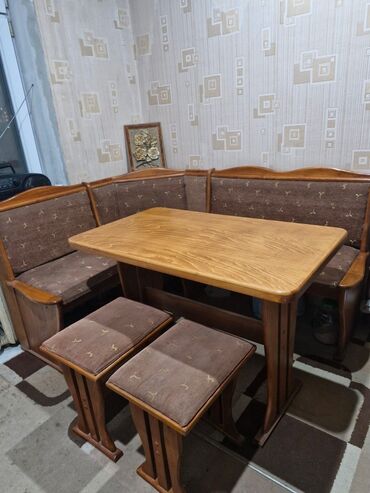 Taburetlər: Mətbəx üçün, Açılmayan, Dördbucaq masa, 2 stul