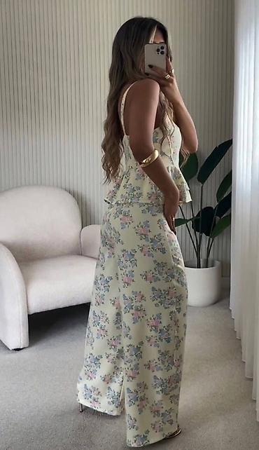 bitkisel mix: Dvoset ženski komplet – top sa peplum detaljem i široke pantalone - — 2