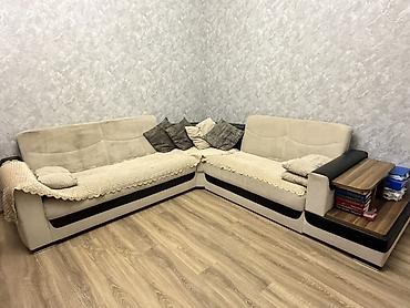 Divanlar: L‑şəkilli yumşaq bazalı künc divanı - Rəng: açıq bej oturma və arxa — 1