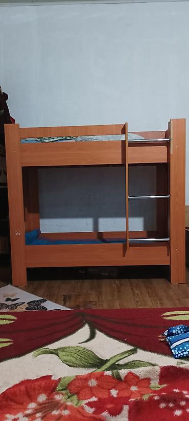 Кровати: Двухъярусная кровать из ЛДСП под дерево (теплый орех/вишня) — 2