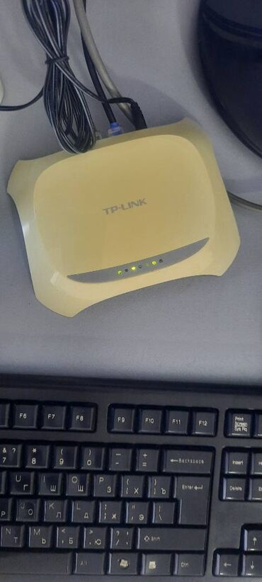 интернет ошка: Wifi роутер tplink в рабочем состоянии. Подходит для кабельного