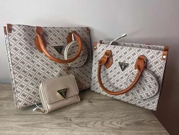 Torbe: Guess ❤️ Novčanik: Cena 1750 din. +ptt 📌 Torbica: Cena 2900 din +ptt 📌 — 7