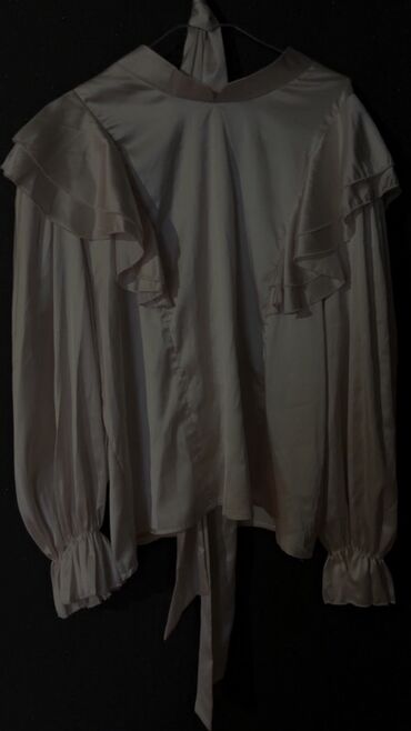 Köynək və bluzalar: Ağ rəngli qadın köynəkləri – 2 ədəd qisa olan butikden 59 azn alinin — 6