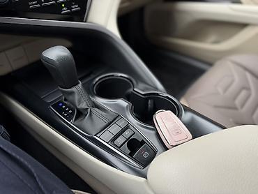Toyota: Toyota Camry: 2020 г., 2.5 л, Вариатор, Гибрид, Седан — 8