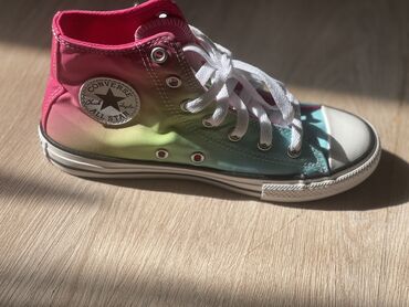 Детская обувь: Продаю оригинальные кеды от фирмы converse новые ни разы не одетые