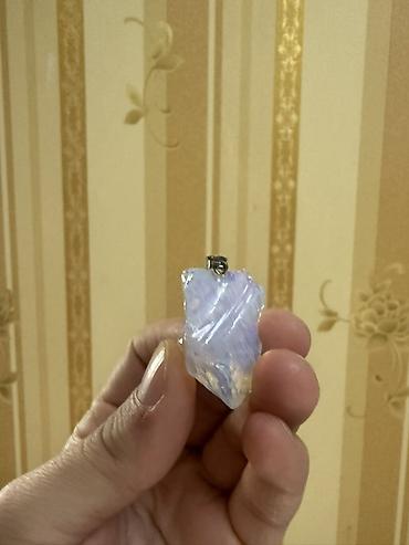 meta eynek: Təbii daş asqı - Material: şəffaf, işıqda mavi-bənövşəyi parıltı — 6