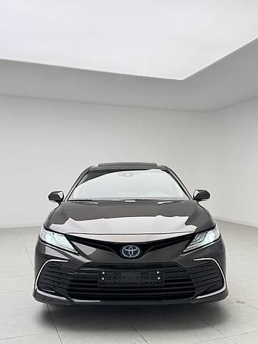 byd e2 2024: Toyota Camry: 2022 г., 2.5 л, Автомат, Гибрид, Седан — 1