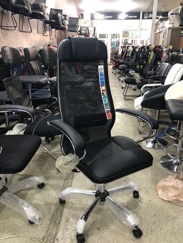 Ofis və oyun kresloları: Yeni, Təkərli, Qolları tənzimlənmir, Dəri — 17