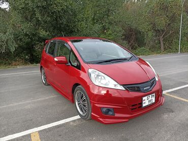 Honda: Honda Fit: 2010 г., 1.3 л, Вариатор, Гибрид, Хэтчбэк