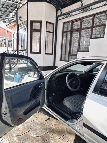 Hyundai: Hyundai Elantra: 2005 г., 1.6 л, Механика, Газ, Седан — 6