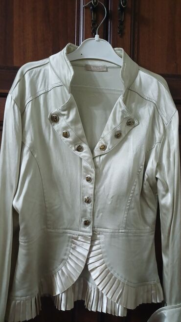 б у брендовые вещи: Блузка, Классическая модель, Атлас, Однотонный