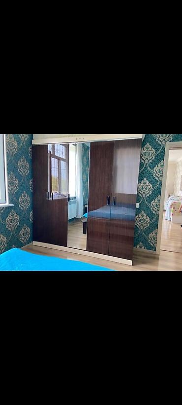 mebel vinilleri: Yataq otağı mebel dəsti Tərkibi: - 3 qapılı (ortası güzgülü) şkaf - — 2
