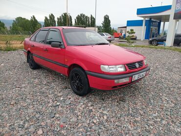 меняю на недвижимость: Volkswagen Passat: 1993 г., 2 л, Механика, Бензин, Седан