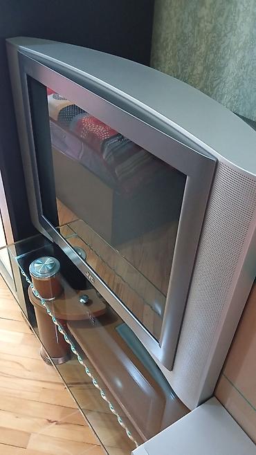 regular televizorlar: JVC katod-şüalı (CRT) televizor - Brend/model: JVC, ön paneldə — 1