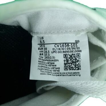 Women's Sneakers and athletic shoes: Nike, 39 — 9
