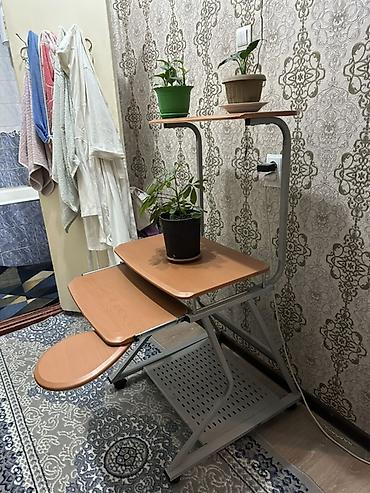 кампютерный стол: Компактный компьютерный стол на колесиках с металлическим каркасом и — 2
