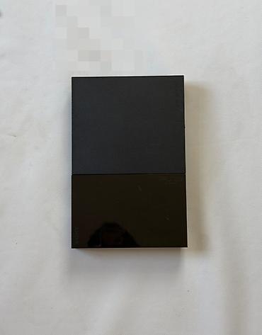 oyun sukan dəsti: PlayStation 2 oyun konsolu dəsti. Dəstə şəkildə görünənlər daxildir — 2