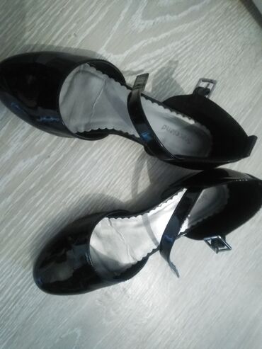ženske sandale ravne: Sandals, Graceland