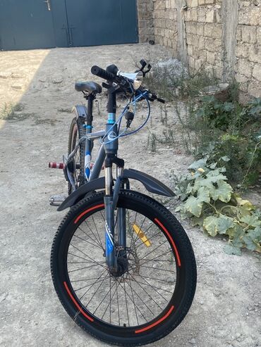 aurus velosiped: Mtb ye yığılıb çox dözümlüdü 26 rama təkər ışığlı təkərdi istiyen olsa