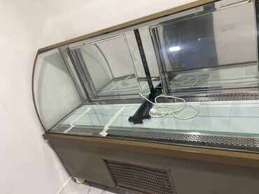 Soyuducu vitrinləri: Bu ticarət vitrin soyuducusu qəhvəyi rəngdədir və şüşə yan panellərə -da lalafo.az — 11 Soyuducu vitrinləri: Bu ticarət vitrin soyuducusu qəhvəyi rəngdədir və şüşə yan panellərə — 11