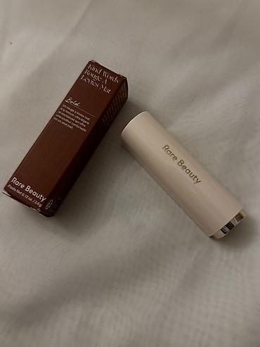 5 15: Rare Beauty Kind Words Matte Lipstick – “Bold” tonu - Məhsul: Dodaq — 2