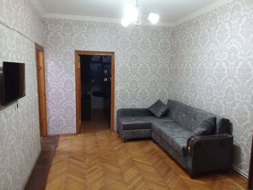 Uzunmüddətli kirayə mənzillər: 20 yanvar metrosunun çıxışı,5 mərtəbənin,3- cü mertebesində, 2 — 2