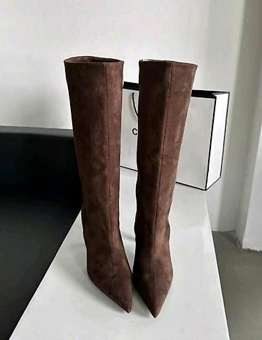 🍂 MUST-HAVE: Duboke čokoladne čizme od velura! 🤎 Elegantne, ženstvene na lalafo.rs 🍂 MUST-HAVE: Duboke čokoladne čizme od velura! 🤎 Elegantne, ženstvene