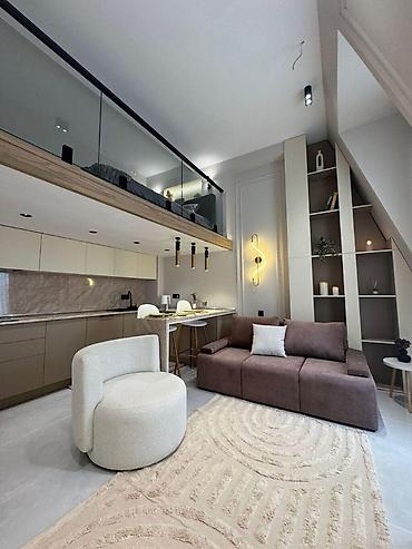 loft masa: Müasir loft üslubunda hazırlanmış duplex interyer təqdim olunur. Məkan — 3